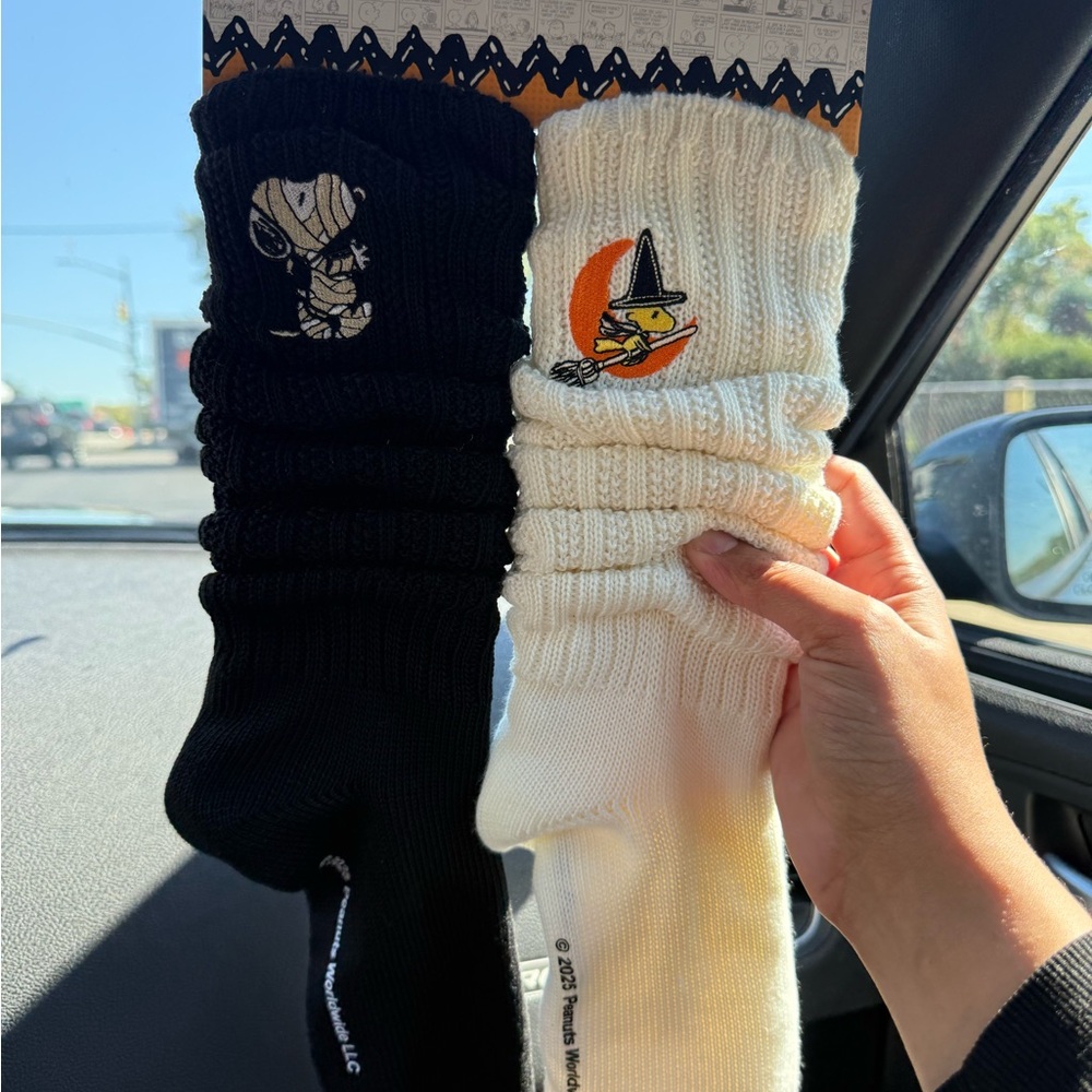 Snoopy Peanuts Bioworld Black and White Halloween  Slouchy SockS Shoe size 5-10